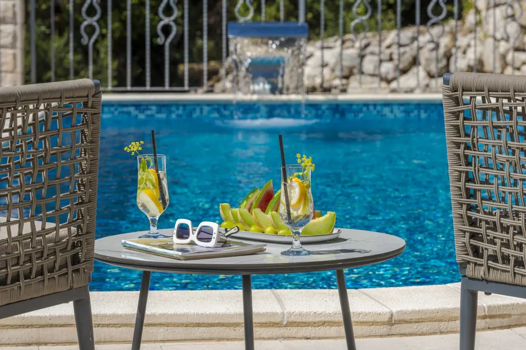 Modern Family Villa with Pool in Mlini