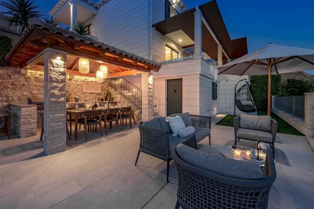 Modern Family Villa with Pool in Mlini