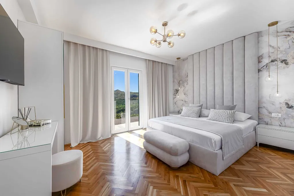 Modern Family Villa with Pool in Mlini