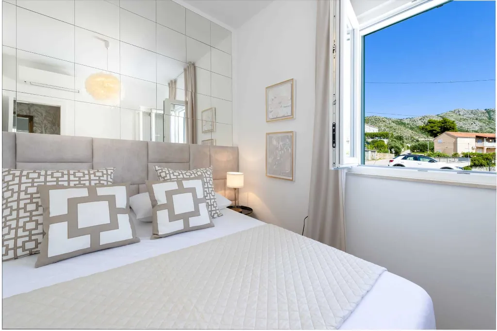 Modern Family Villa with Pool in Mlini