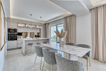 Modern Family Villa with Pool in Mlini