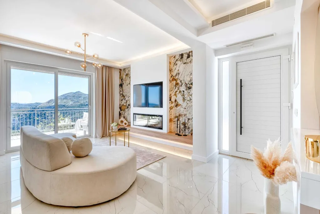 Modern Family Villa with Pool in Mlini