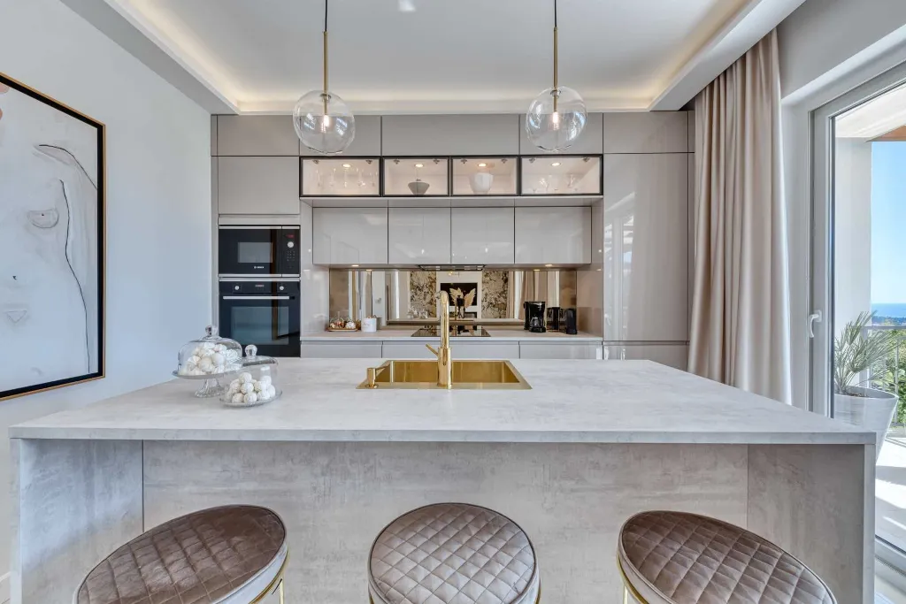 Modern Family Villa with Pool in Mlini
