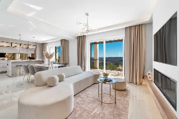 Modern Family Villa with Pool in Mlini