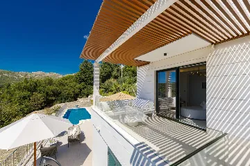 Modern Family Villa with Pool in Mlini