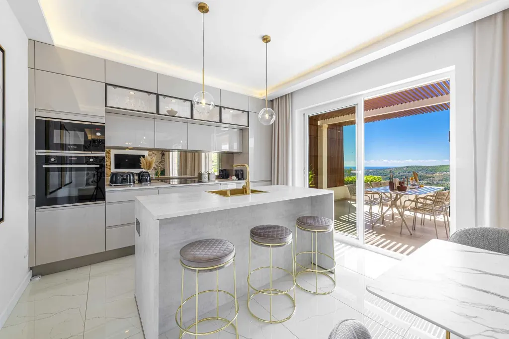 Modern Family Villa with Pool in Mlini