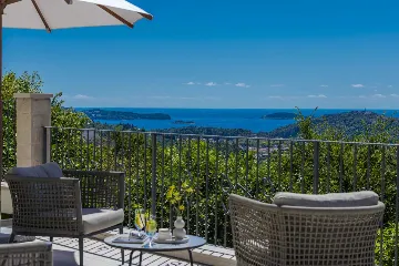 Modern Family Villa with Pool in Mlini