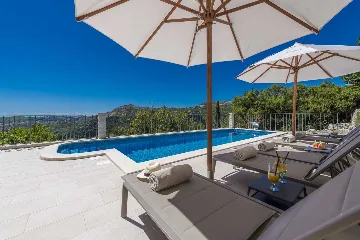 Modern Family Villa with Pool in Mlini