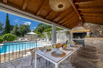 Modern Family Villa with Pool near Mlini