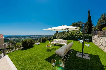 Modern Family Villa with Pool near Mlini