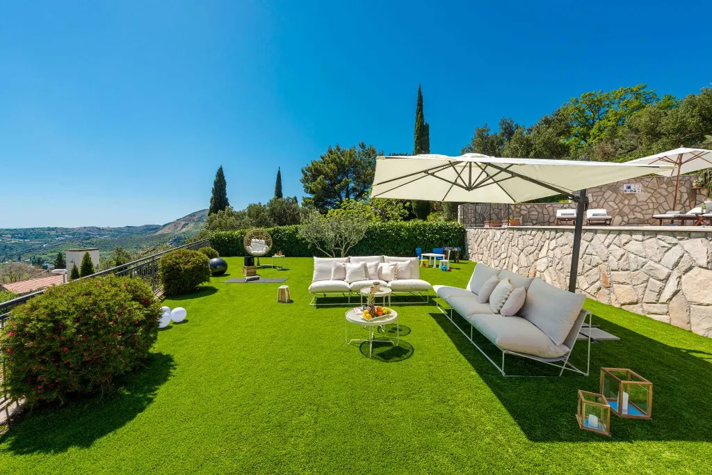 Modern Family Villa with Pool near Mlini