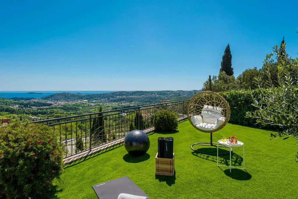 Modern Family Villa with Pool near Mlini