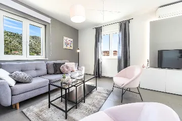 Modern Family Villa with Pool near Mlini