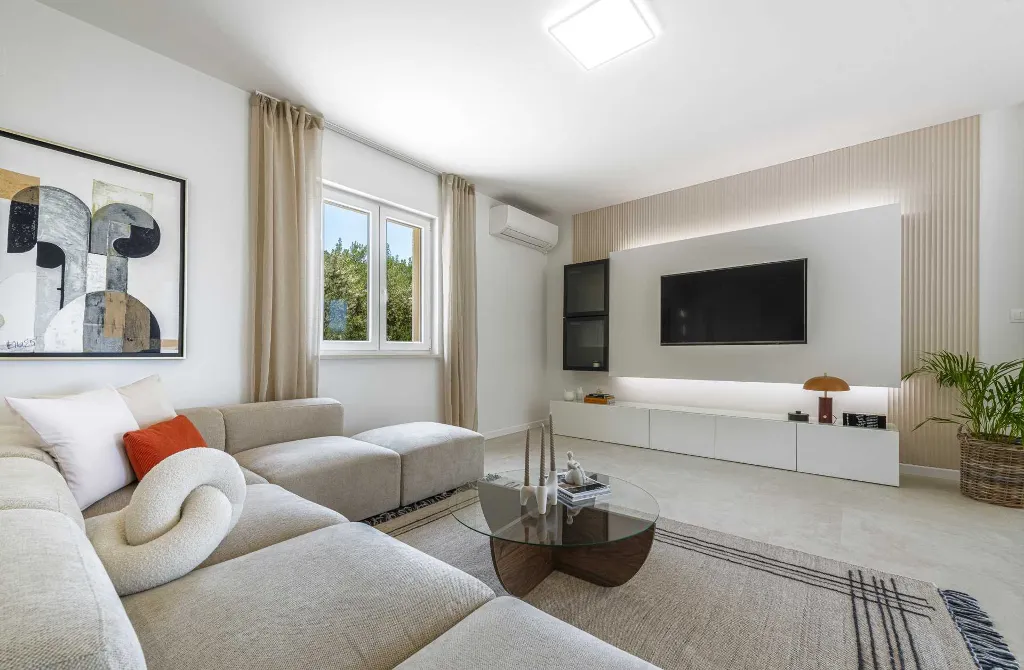 Modern Family Villa with Pool near Mlini