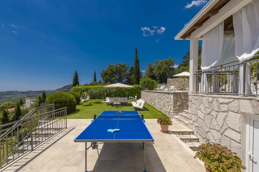 Modern Family Villa with Pool near Mlini