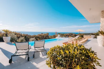 Private Villa with Infinity Pool in Novalja