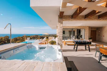 Private Villa with Infinity Pool in Novalja