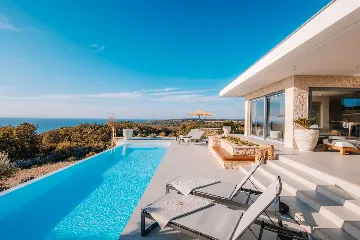 Private Villa with Infinity Pool in Novalja