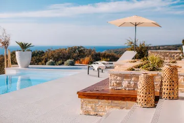 Private Villa with Infinity Pool in Novalja