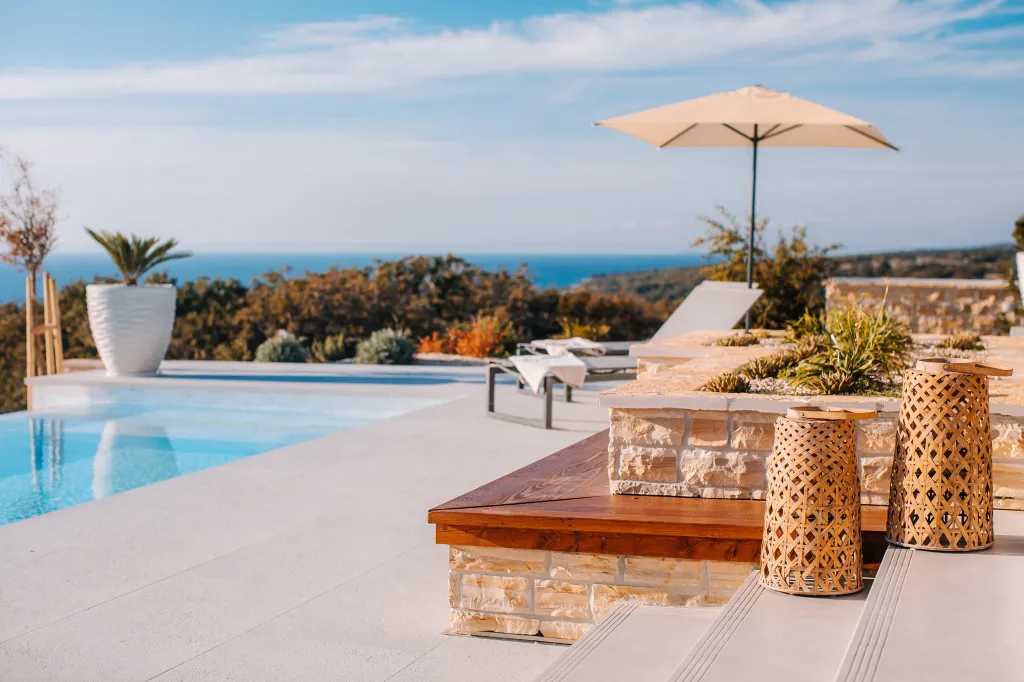 Private Villa with Infinity Pool in Novalja