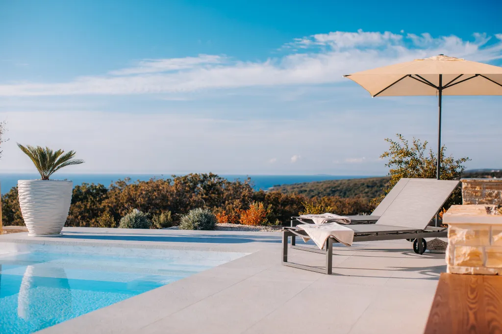 Private Villa with Infinity Pool in Novalja