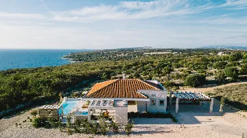 Private Villa with Infinity Pool in Novalja