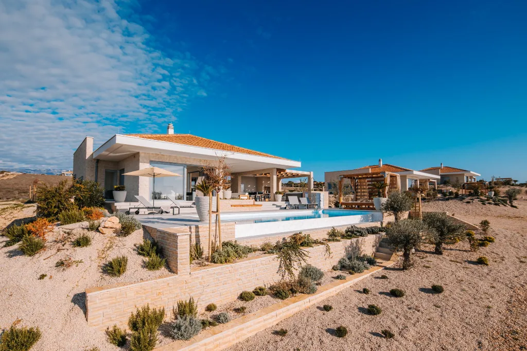 Private Villa with Infinity Pool in Novalja