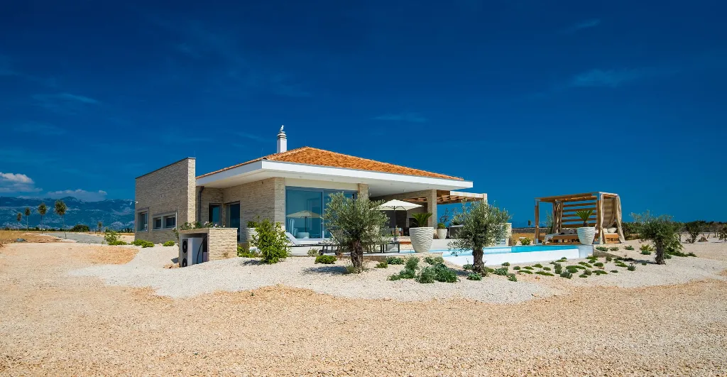 Private Villa with Infinity Pool in Novalja