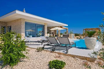 Private Villa with Infinity Pool in Novalja