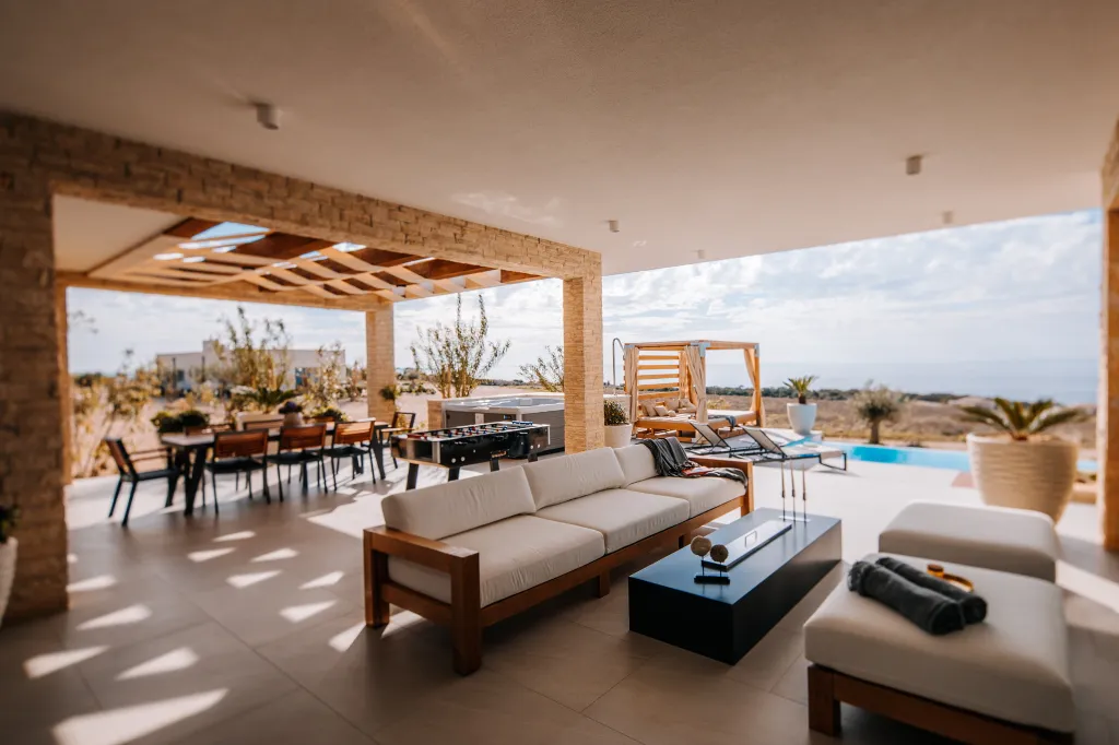 Private Villa with Infinity Pool in Novalja