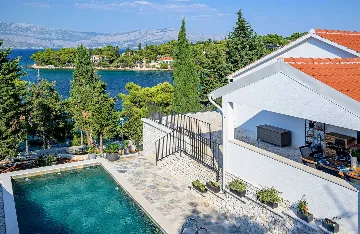 Coastal Villa Retreat with Heated Pool, Splitska