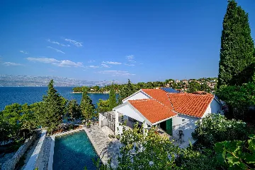 Coastal Villa Retreat with Heated Pool, Splitska