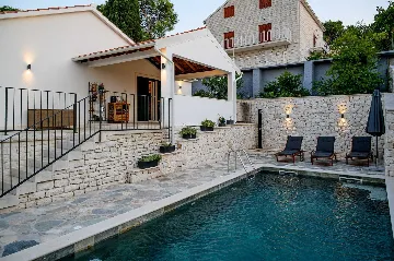 Coastal Villa Retreat with Heated Pool, Splitska