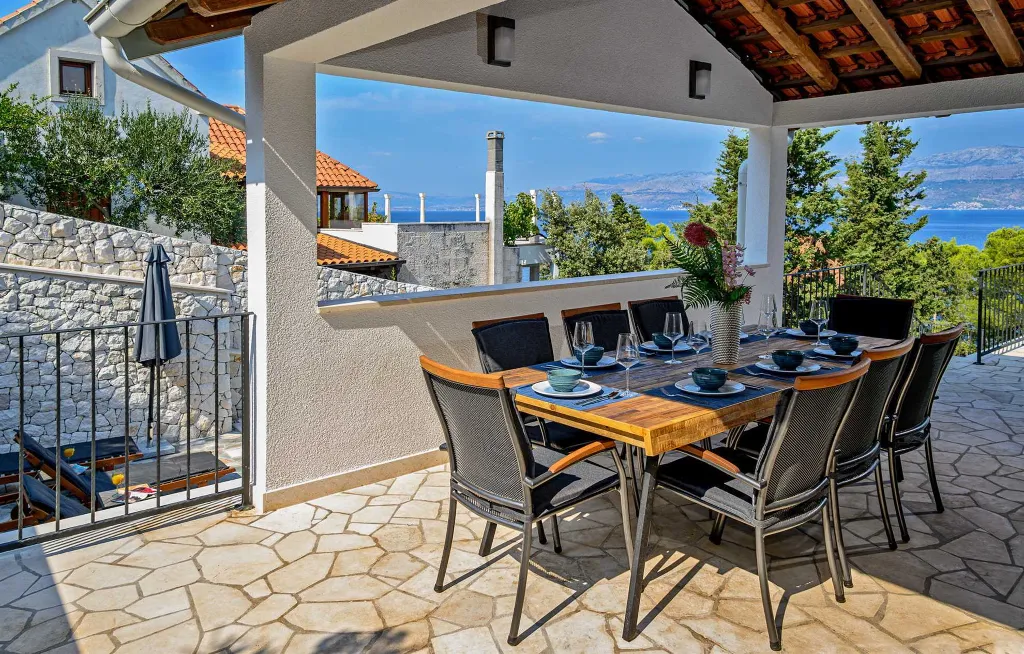 Coastal Villa Retreat with Heated Pool, Splitska