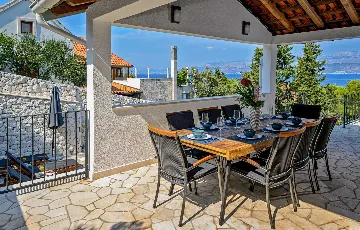 Coastal Villa Retreat with Heated Pool, Splitska