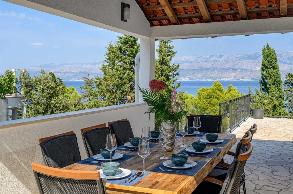 Coastal Villa Retreat with Heated Pool, Splitska