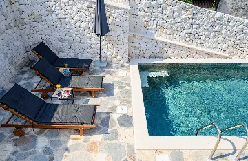 Coastal Villa Retreat with Heated Pool, Splitska