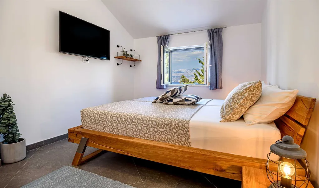 Coastal Villa Retreat with Heated Pool, Splitska
