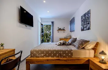 Coastal Villa Retreat with Heated Pool, Splitska