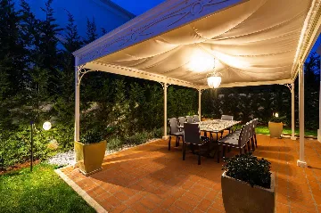 Modern 4-Bedroom Villa with Pool in Vabriga