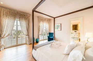 Modern 4-Bedroom Villa with Pool in Vabriga