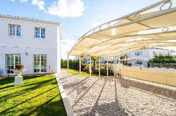 Modern 4-Bedroom Villa with Pool in Vabriga