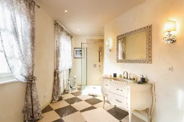 Modern 4-Bedroom Villa with Pool in Vabriga