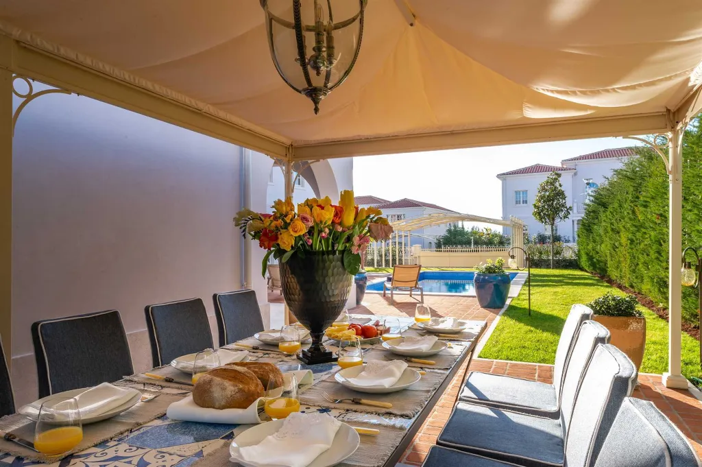 Modern 4-Bedroom Villa with Pool in Vabriga
