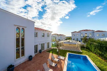 Modern 4-Bedroom Villa with Pool in Vabriga