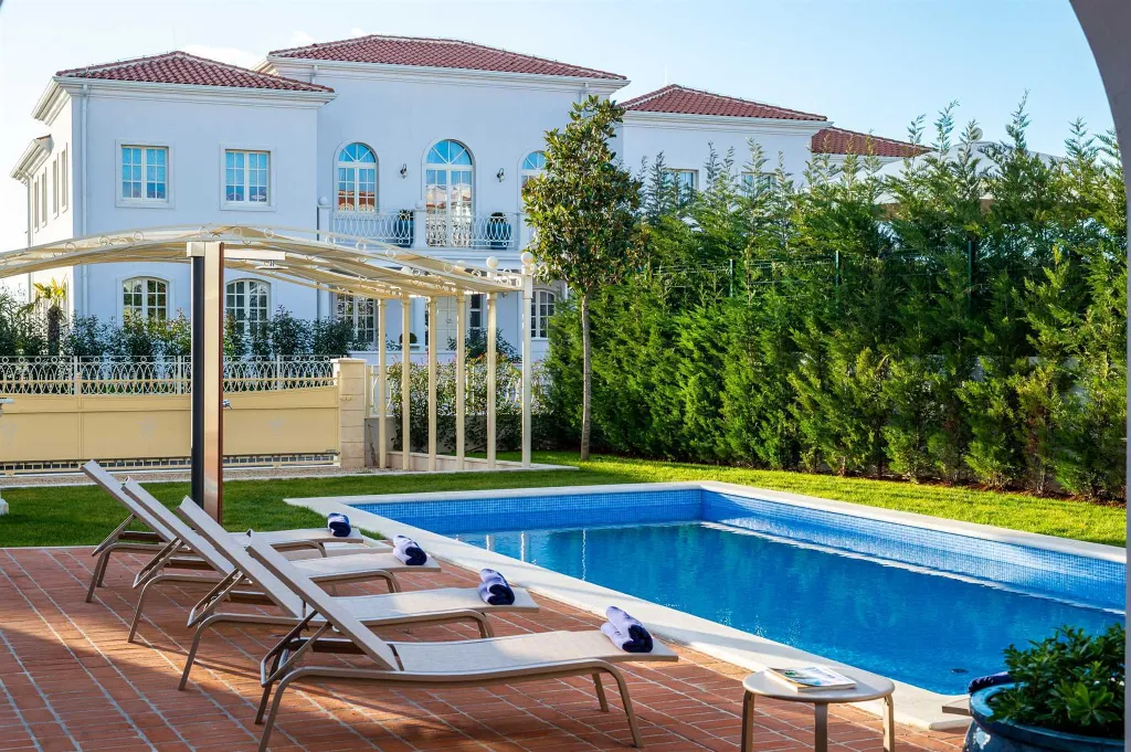 Modern 4-Bedroom Villa with Pool in Vabriga