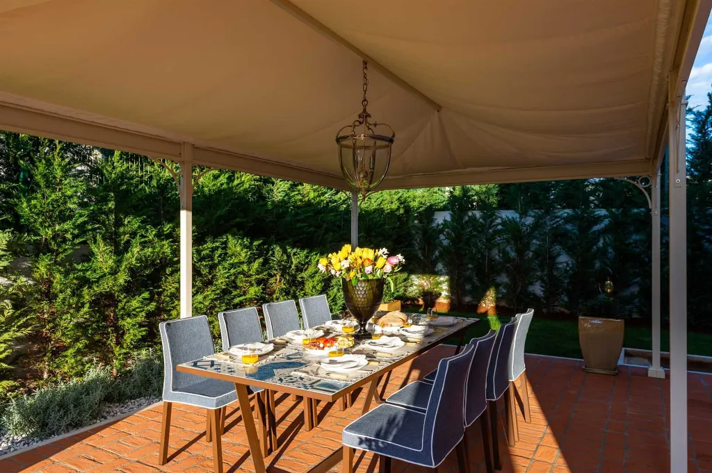 Modern 4-Bedroom Villa with Pool in Vabriga