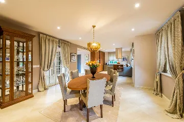 Modern 4-Bedroom Villa with Pool in Vabriga