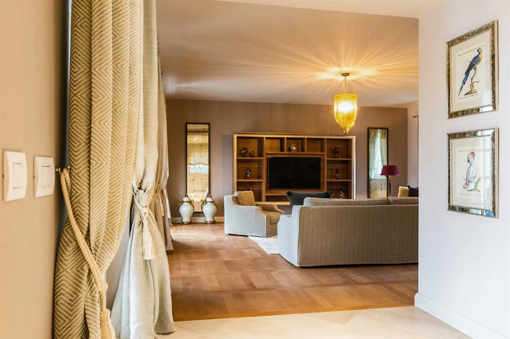 Modern 4-Bedroom Villa with Pool in Vabriga