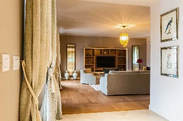 Modern 4-Bedroom Villa with Pool in Vabriga